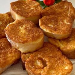 Özel Sosuyla Yumurtalı Ekmek Tarifi
