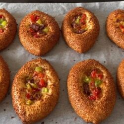 Sucuklu Kaşarlı Yumuşacık Poğaça Tarifi