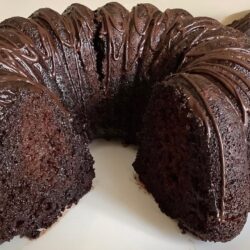 Tam Kıvamında Kalıpta Yumuşacık Islak Kek Tarifi