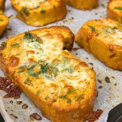 10 Dakikada Özel Soslu Yumurtalı Ekmek Tarifi