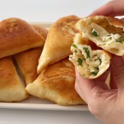 10 Dakikada Puf Puf Yumuşacık Peynirli Pişi Tarifi