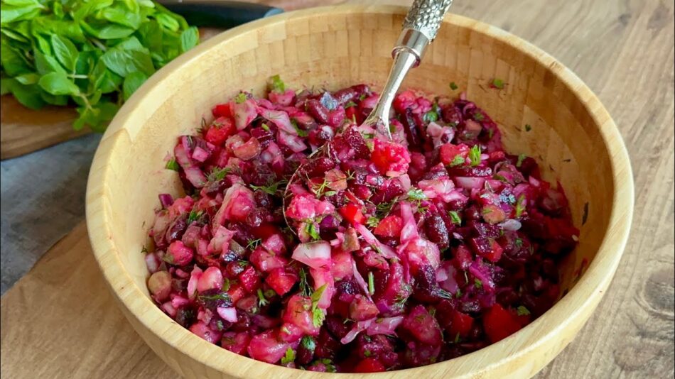 Bol Lezzetli Vinegret Salatası Tarifi