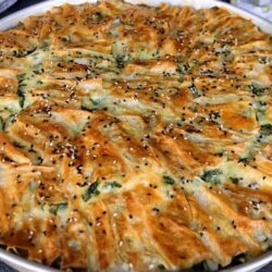 El Açması Lezzetinde Ispanaklı Börek Tarifi