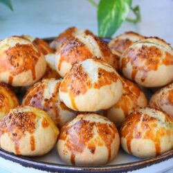 Kıyır Kıyır Ağızda Dağılan Poğaça Tarifi