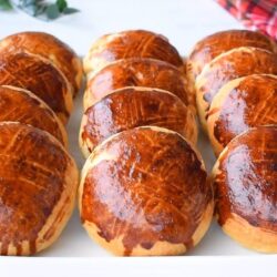 Köpük Köpük Dokusu İle Poğaça Tarifi