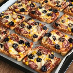 5 Dakikada Pizza Tadında Kahvaltılık Tarifi