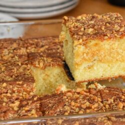 Dev Gibi Kabaran Tahinli Pekmezli Kek Tarifi