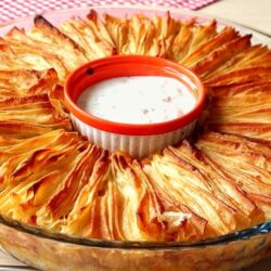 10 Dakikada 1 Tepsi Çıtır Börek Tarifi