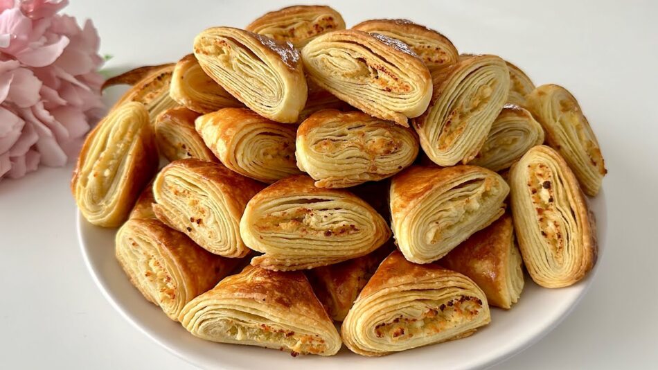 3 Malzeme İle Milföy Gibi Çıtır Börek Tarifi