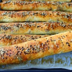 3 Yufka İle 1 Tepsi Kolay Börek Tarifi