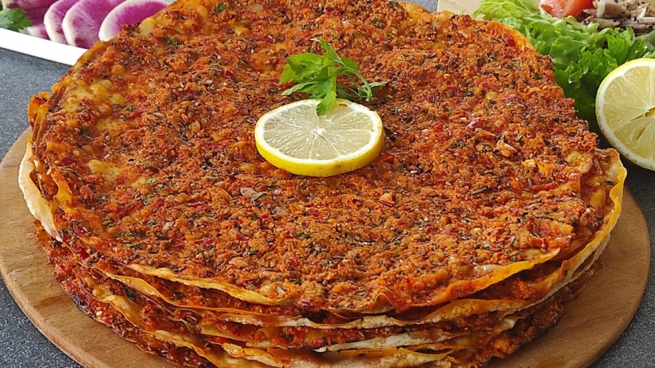 Bol Lezzetli Yumuşacık Biberli Ekmek Tarifi