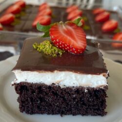 En Kolay En Lezzetli Ağlayan Pasta Tarifi