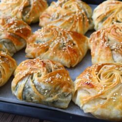 Isırgan Otlu Çıtır Çıtır Gül Böreği Tarifi