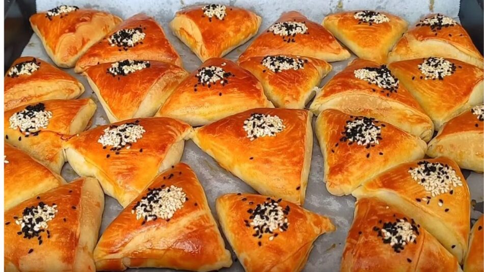 Katları Tek Tek Sayılan Üçgen Börek Tarifi