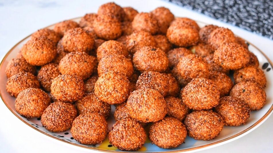 Kıyır Kıyır Lokmalık Tuzlu Kurabiye Tarifi