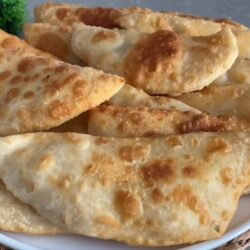Puf Puf Kabaran Peynirli Çiğ Börek Tarifi