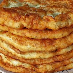 Yağ Çekmeyen Maydanozlu Kolay Pişi Tarifi