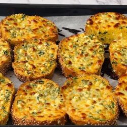 10 Dakikada Fırında Yumurtalı Ekmek Tarifi