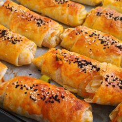 3 Yufka İle 1 Tepsi Dolusu Çıtır Börek Tarifi
