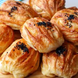 3 Yufka İle Özel Soslu Çıtır Börek Tarifi