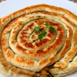 5 Dakikada Tavada Çıtır Börek Tarifi