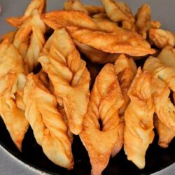 Kat Kat Kabaran Asla Yağ Çekmeyen Pişi Tarifi