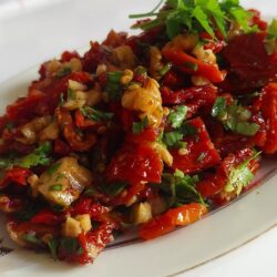 Kuru Domates İle Bol Lezzetli Salata Tarifi