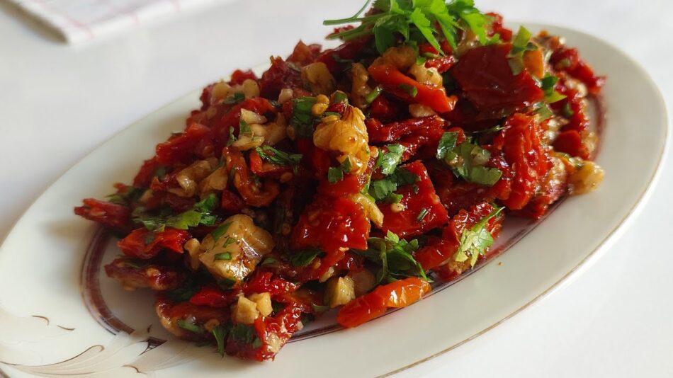 Kuru Domates İle Bol Lezzetli Salata Tarifi