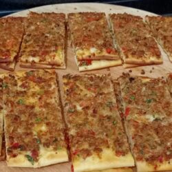 Meşhur Konya Etli Ekmek Tarifi