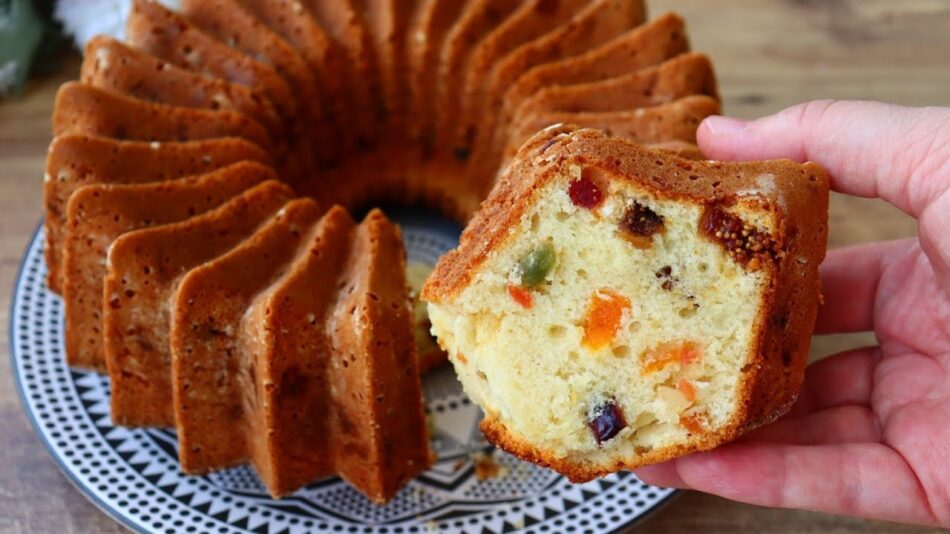 Pamuk Gibi Yumuşacık Meyveli Kek Tarifi