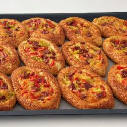 Pastane Usulü Yumuşacık Pizza Poğaça Tarifi
