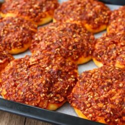 Tam Kıvamında Biberli Ekmek Tarifi