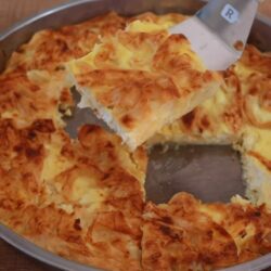 2 Yufka İle 1 Tepsi Çıtır Börek Tarifi
