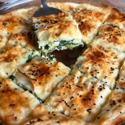 3 Yufka İle Ispanaklı Çıtır Börek Tarifi