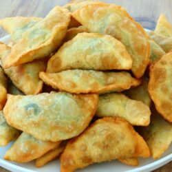 Asla Yağ Çekmeyen Ispanaklı Çiğ Börek Tarifi