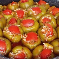 Az Kıymayla Bol Lezzetli Biber Dolması Tarifi
