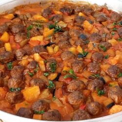 Az Kıymayla Bol Lezzetli Sebzeli Köfte Tarifi