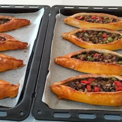 Ev Yapımı Çıtır Mantarlı Pide Tarifi