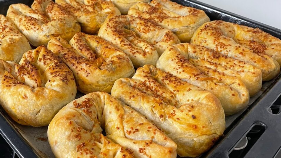 Hazır Yufkadan Pırasalı Çıtır Börek Tarifi