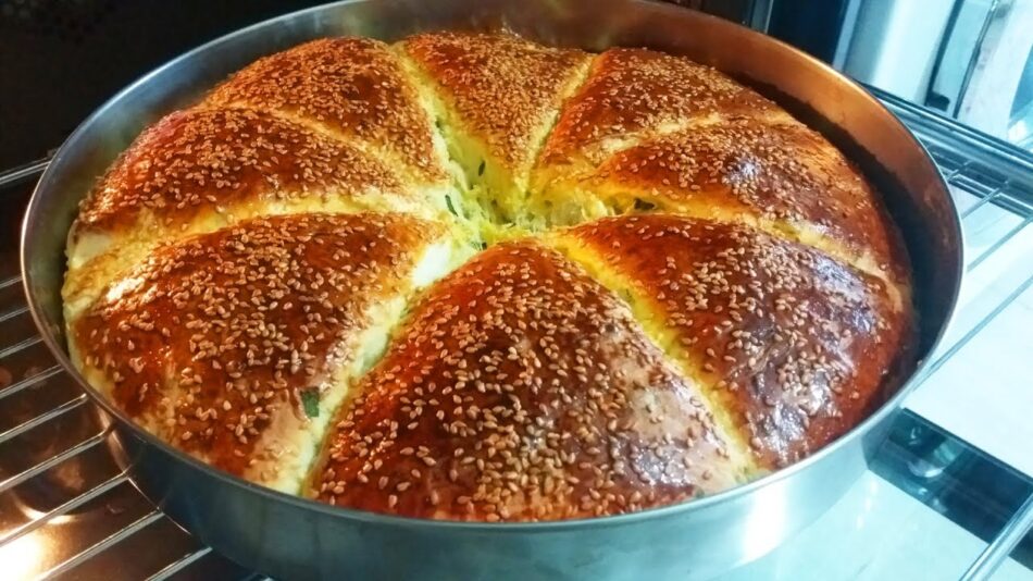 Puf Puf Kabaran Yumuşacık Tepsi Çöreği Tarifi