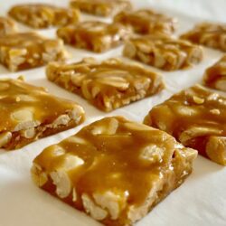 Sadece 3 Malzeme İle Fıstıklı Krokan Tarifi