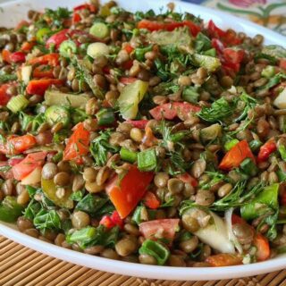 Sırrı Sosunda Yeşil Mercimek Salatası Tarifi
