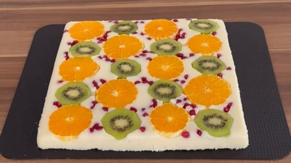 Tam Kıvamında Meyveli Sütlü Tatlı Tarifi