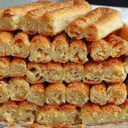 Üzeri Pul Pul Dökülen Çıtır Çıtır Börek Tarifi