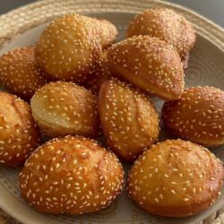 Yağ Çekmeyen Mayalı Susamlı Kolay Pişi Tarifi