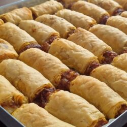 4 Yufka İle 1 Tepsi Patatesli Börek Tarifi