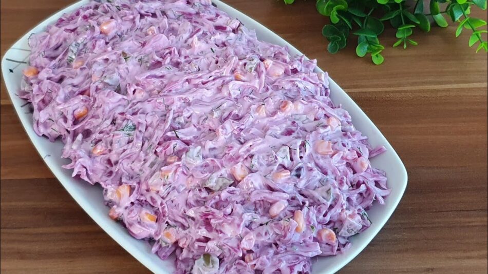Bol Lezzetli Mor Lahana Salatası Tarifi