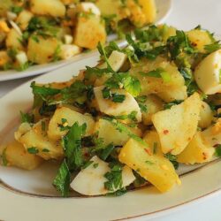 Bol Lezzetli Yumurtalı Patates Salatası Tarifi