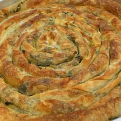El Açması Lezzetinde Ispanaklı Börek Tarifi