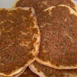 Ev Yapımı Tavada Çıtır Lahmacun Tarifi